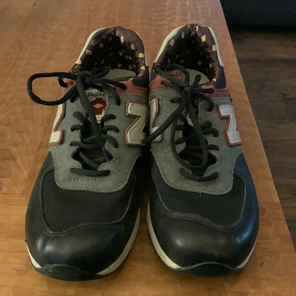 Size 9.5 in mens 11 in woman’s new balance shoes